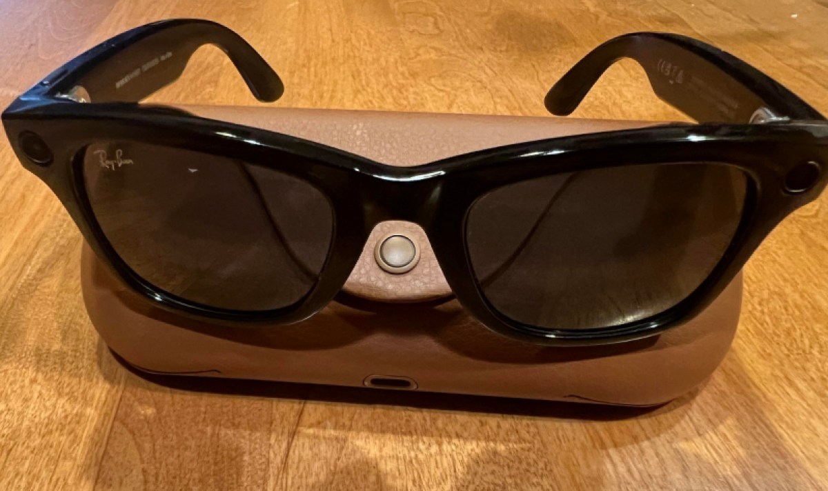 These Ray-Ban and Meta smart glasses will soon have an artificial intelligence voice chatbot.